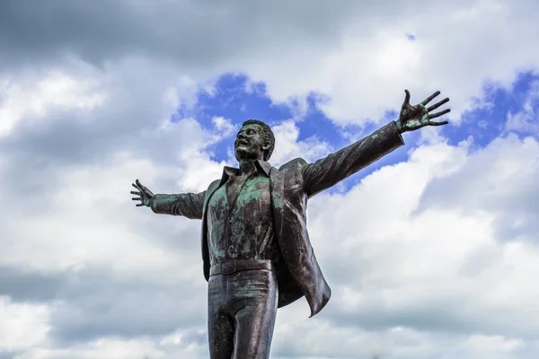Domenico Modugno heykeli