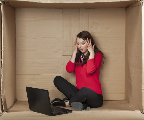 Dolor de cabeza por leer información — Foto de Stock