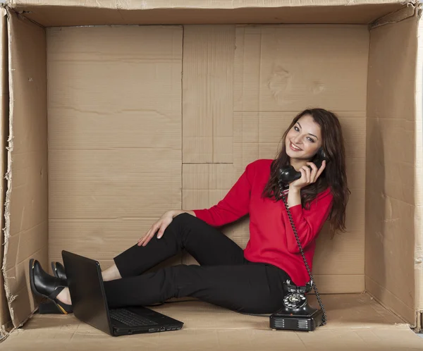 Vrolijke vrouw in een Call Center — Stockfoto