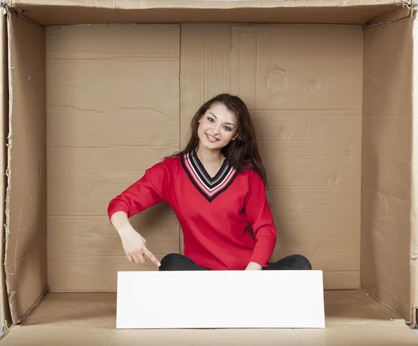 Business woman pointing to the empty space — Stock Photo, Image