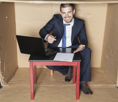 bir sözleşme imzalamak işadamı öneriyor