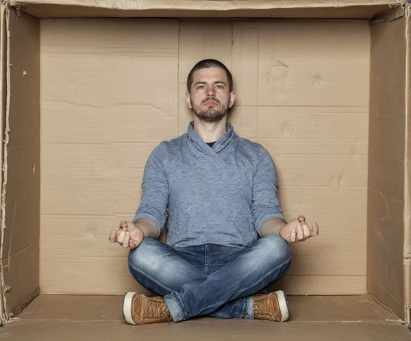 Meditação em uma pequena sala — Fotografia de Stock