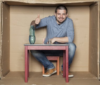 sarhoş adam sahte gülümseme