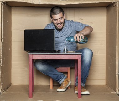 mutlu bireysel tepesi alkol