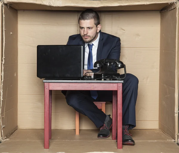 Focus gezicht van een zakenman geeft expressie stress — Stockfoto