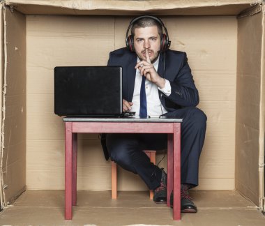 işadamı sessizliği jest