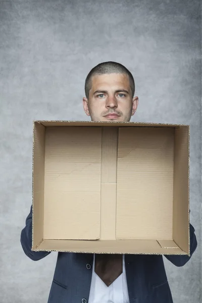 Empresário com uma caixa vazia — Fotografia de Stock