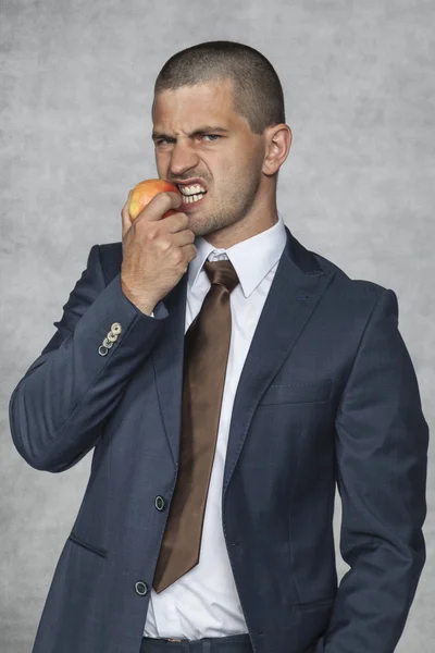 Einem hungrigen Mann gegenüberstehen — Stockfoto