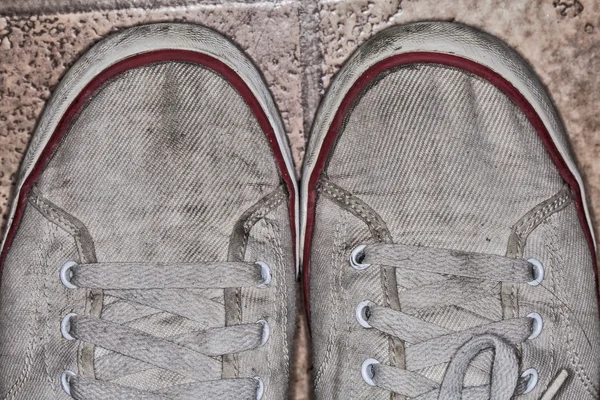 Velhos sapatos sujos — Fotografia de Stock