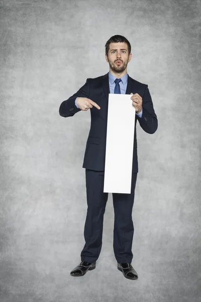 Zakenman en ruimte voor reclame — Stockfoto