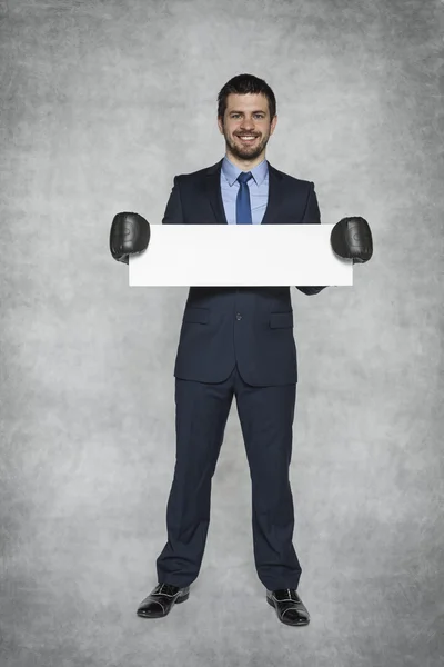 Lächelnder Geschäftsmann mit Kopierraum — Stockfoto