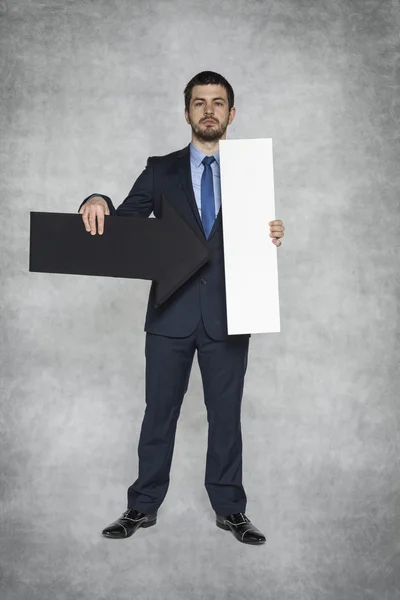 Serious businessman with an arrow and copy space — Stock Photo, Image