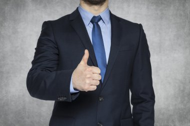 başparmak yukarı doğru kaldırdı işadamı