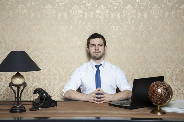 Retrato de un hombre de negocios —  Fotos de Stock