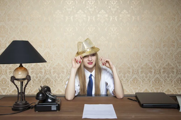 Geschäftsfrau bereit für die Party am Abend — Stockfoto