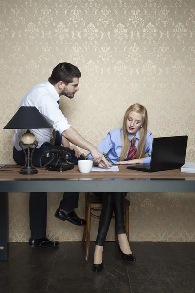 U moet zich aanmelden hier — Stockfoto