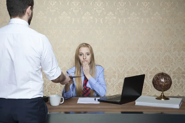 Business woman accepts bribes, funny face — Stock Photo, Image