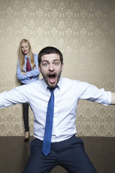 Gelukkig zakenman, collega op achtergrond — Stockfoto