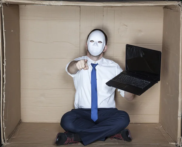 Hacker in Maske zeigt auf dich — Stockfoto