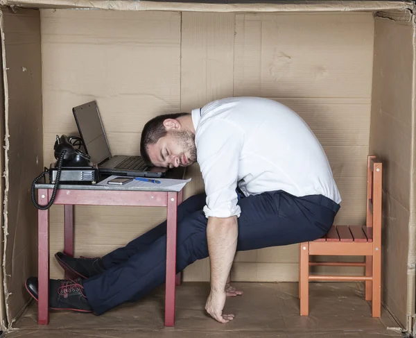 Empresário dormindo no escritório — Fotografia de Stock