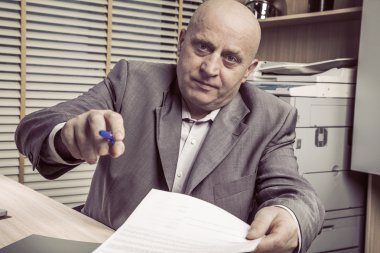 Sen işaret eden işadamı için yeni anlaşma