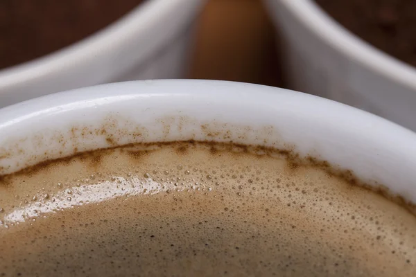 A szélén a csésze kávé — Stock Fotó
