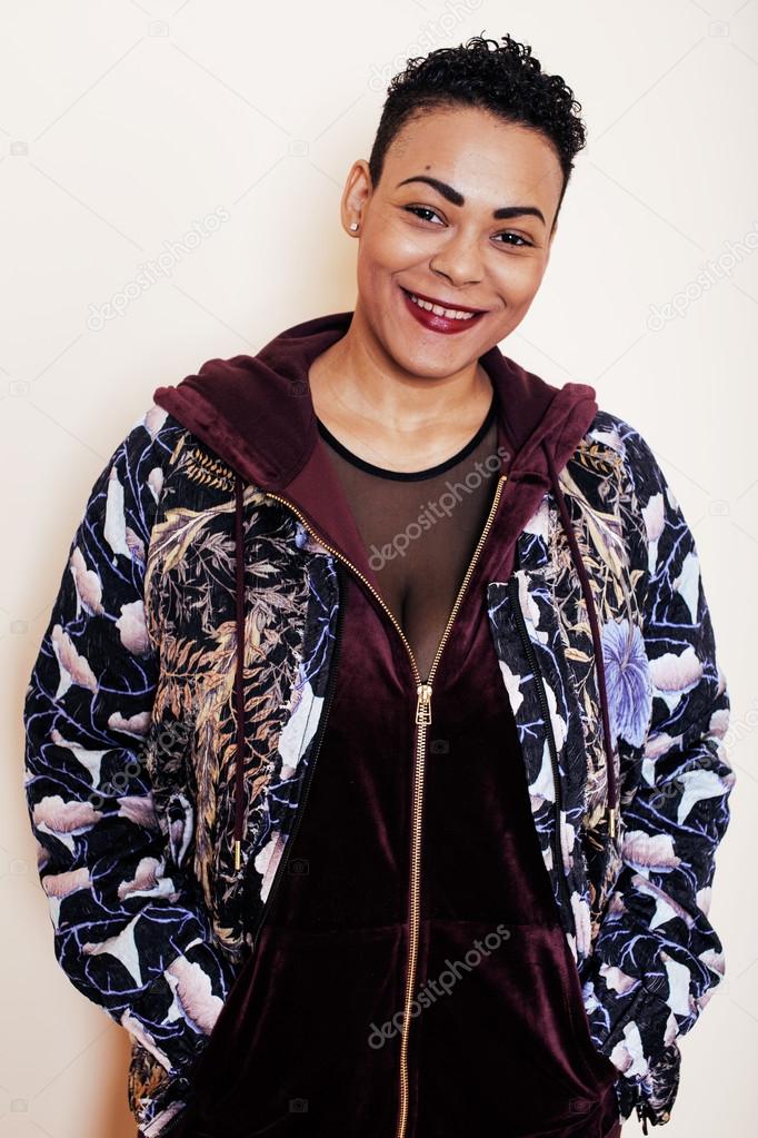 Junge hübsche Mulattin Stockfotografie lizenzfreie Fotos © iordani