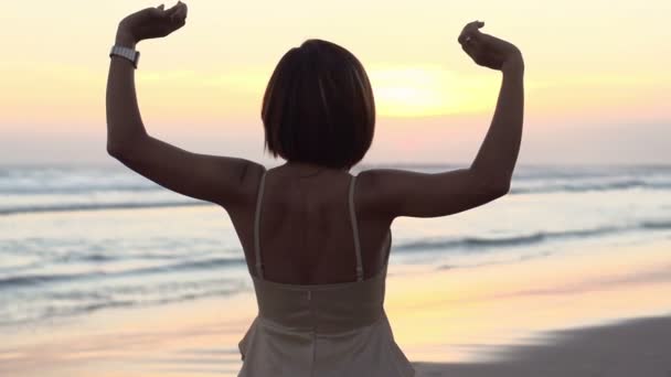 Woman stretching arms — Stock Video