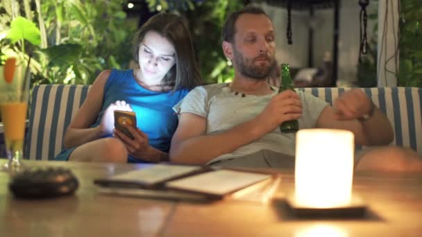 Couple sitting in cafe — Stock Video