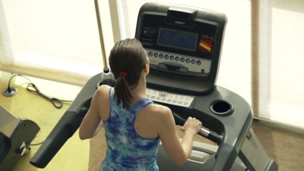 Woman running on treadmill machine in gym — Stock Video