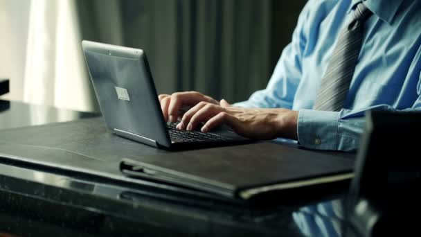 Businessman hands working on laptop in office — Stock Video