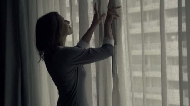 Businesswoman unveil curtains and stretching arms — Stock Video