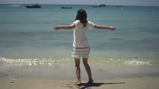 Happy woman turning around on beach — Stock Video