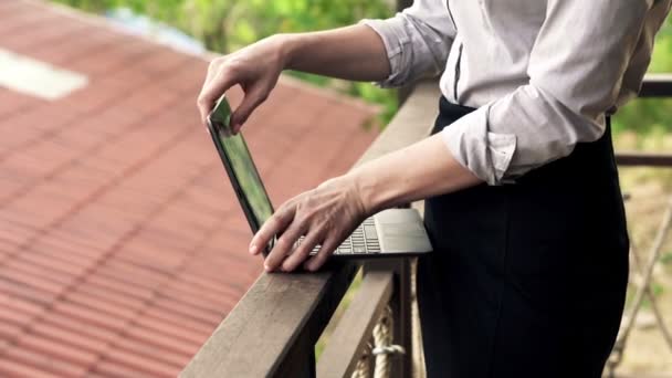 Business woman using modern laptop on terrace — стоковое видео