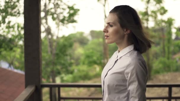 Young, pretty businesswoman relaxing on terrace — Stock Video