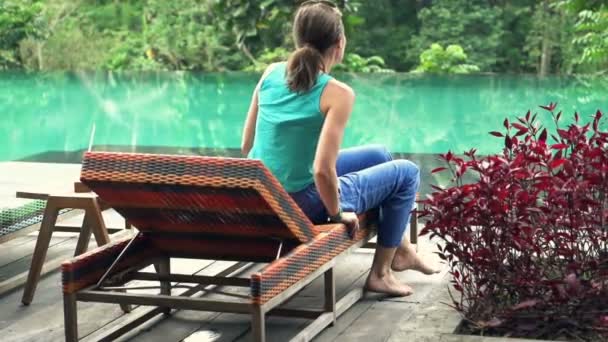 Woman Relaxing Subed Walking Edge Pool Super Slow Motion 120Fps — Stock Video