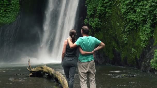 Couple in love admire waterfall — Stock Video