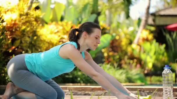 Woman exercising in the garden — Stock Video