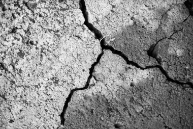 Eski çatlamış çimento. Doku, arka plan, desen. Tasarım ve dekorasyon için somut şablon.