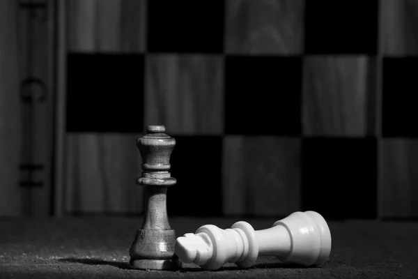 Ajedrez fotografiado con tablero de ajedrez —  Fotos de Stock