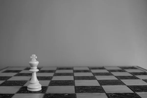 Échecs photographiés sur un échiquier — Photo