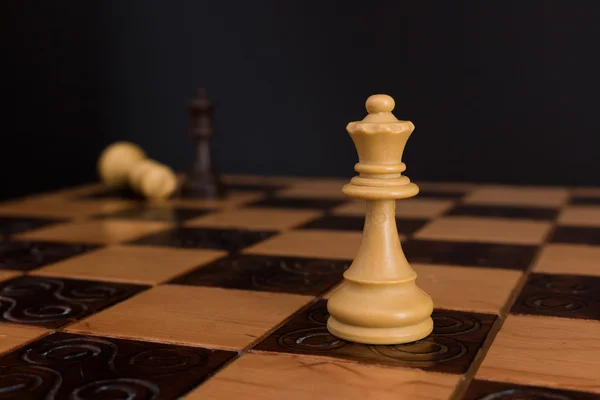 Ajedrez fotografiado en un tablero de ajedrez —  Fotos de Stock