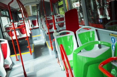 Modern şehir otobüs koltuk yerlerde