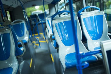Modern şehir otobüs koltuk yerlerde