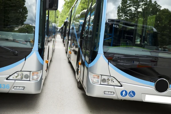 Adaptado um ônibus para o transporte de pessoas com deficiência — Fotografia de Stock