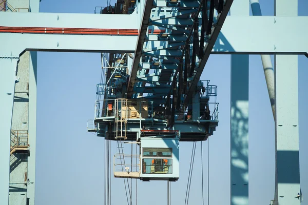 Commercial harbor with large industrial cranes — Stock Photo, Image
