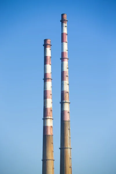 Промышленный дымоход — стоковое фото