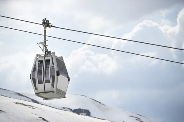 Teleférico en estación de esquí Sierra Nevada, Granada — Foto de Stock