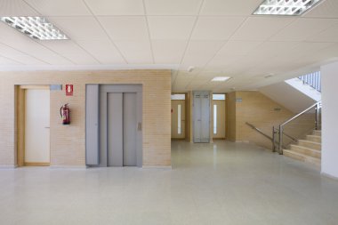 Modern Devlet Okulu, iç