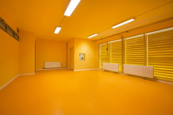 Empty classroom, orange. — Stock Photo, Image